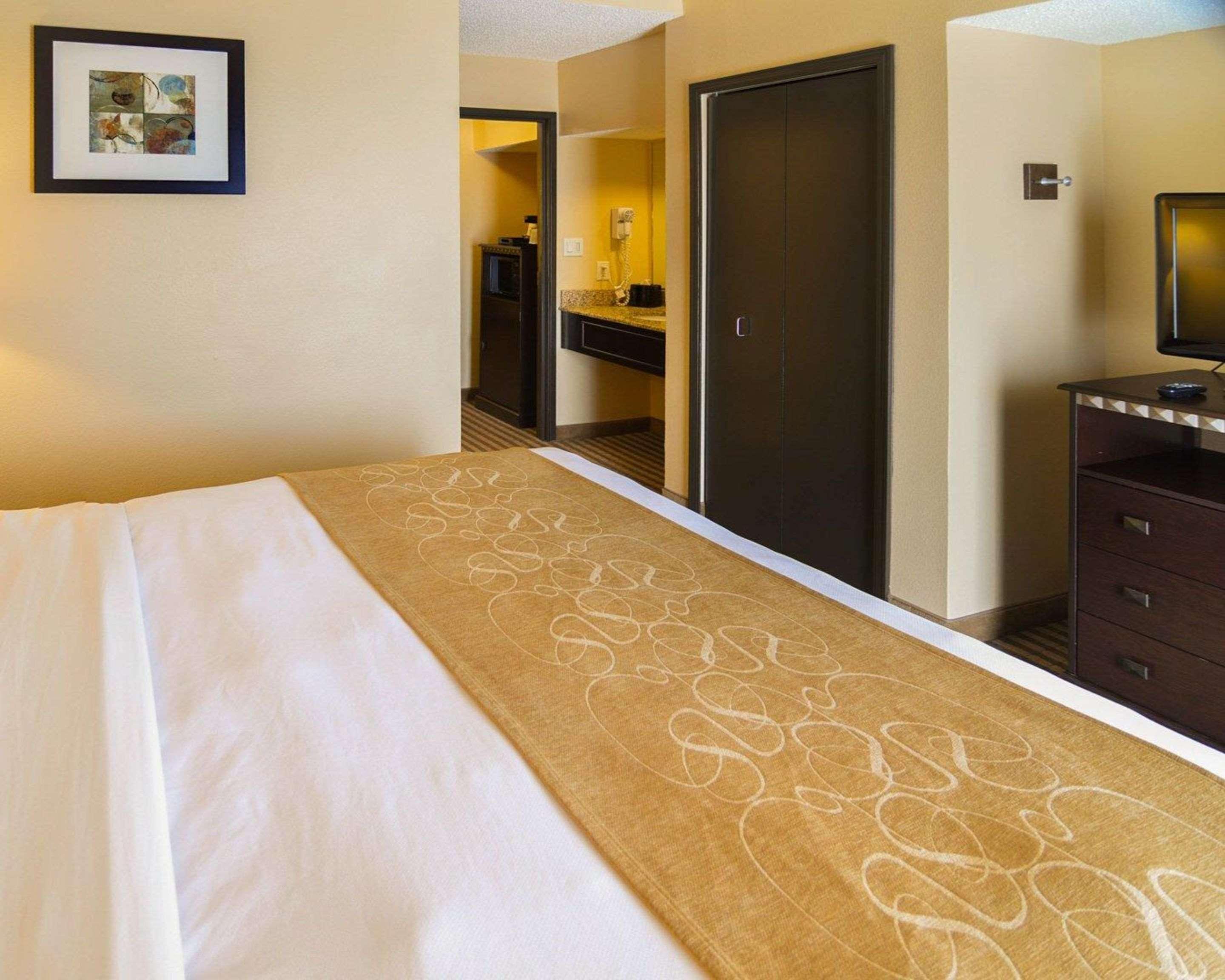 Comfort Suites Dfw Airport Ирвинг Экстерьер фото
