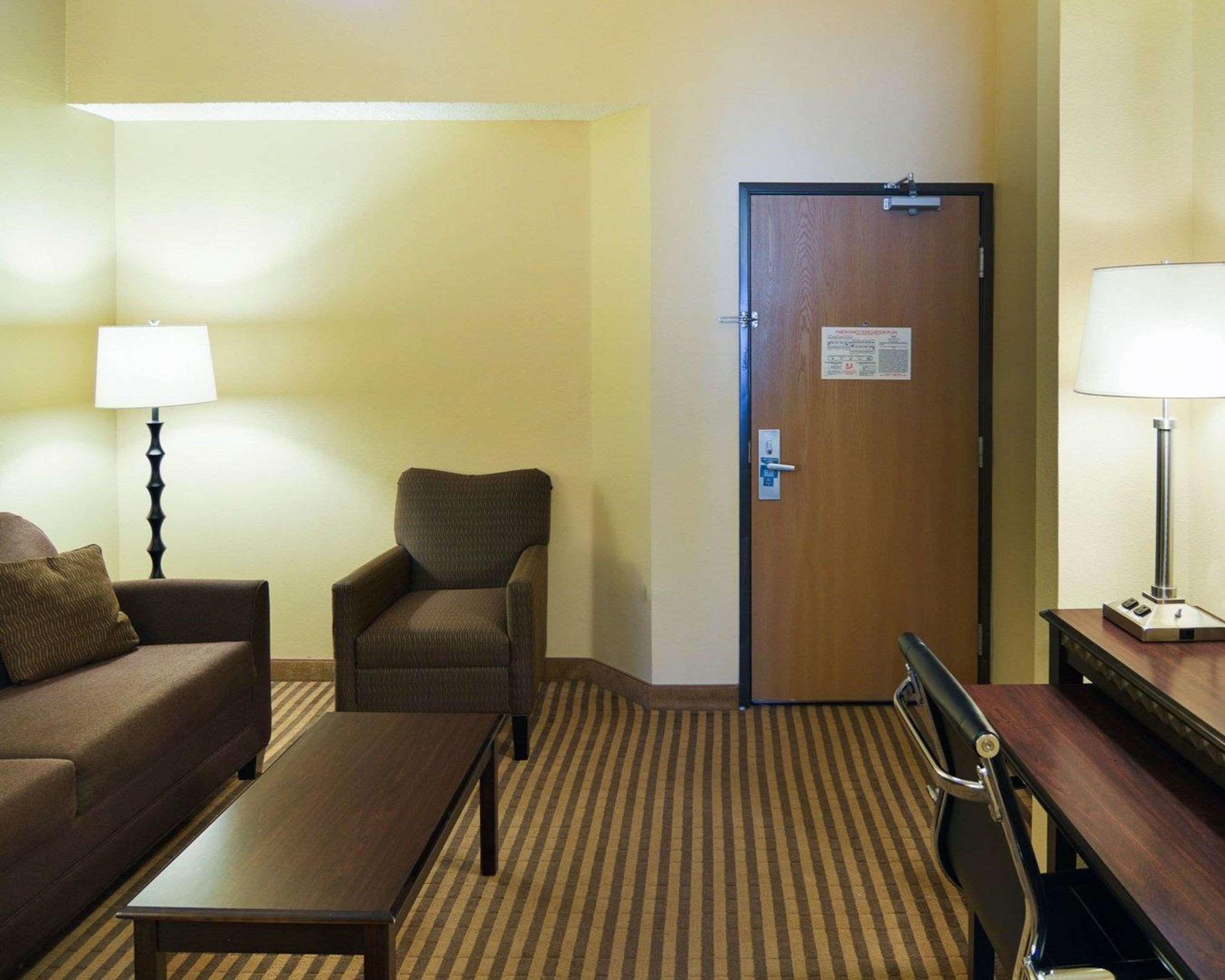 Comfort Suites Dfw Airport Ирвинг Экстерьер фото