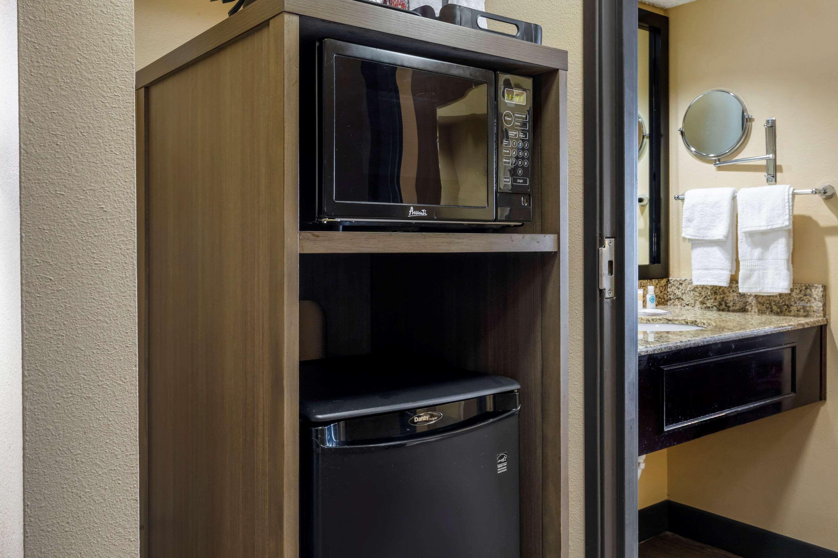 Comfort Suites Dfw Airport Ирвинг Экстерьер фото