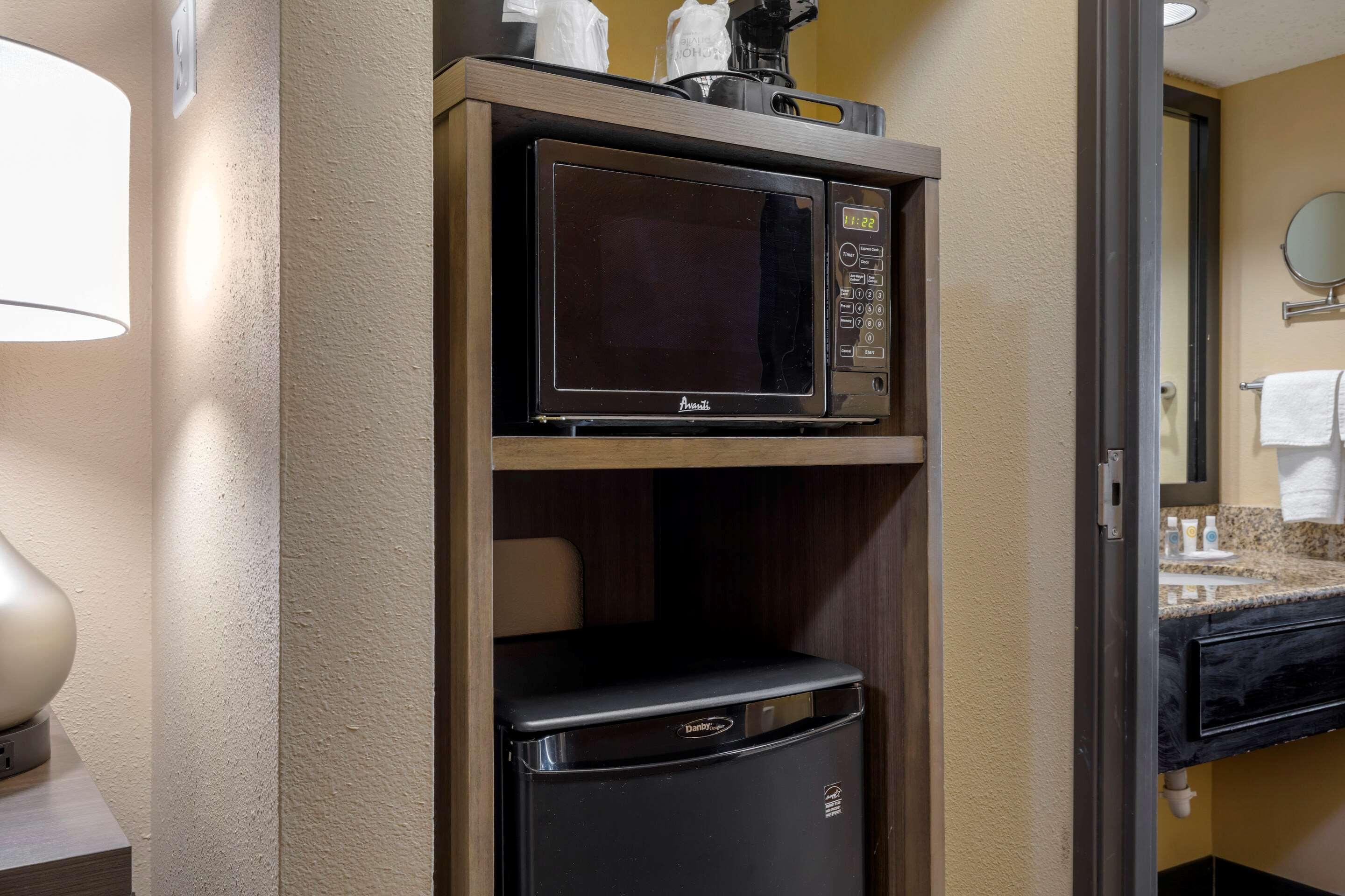 Comfort Suites Dfw Airport Ирвинг Экстерьер фото