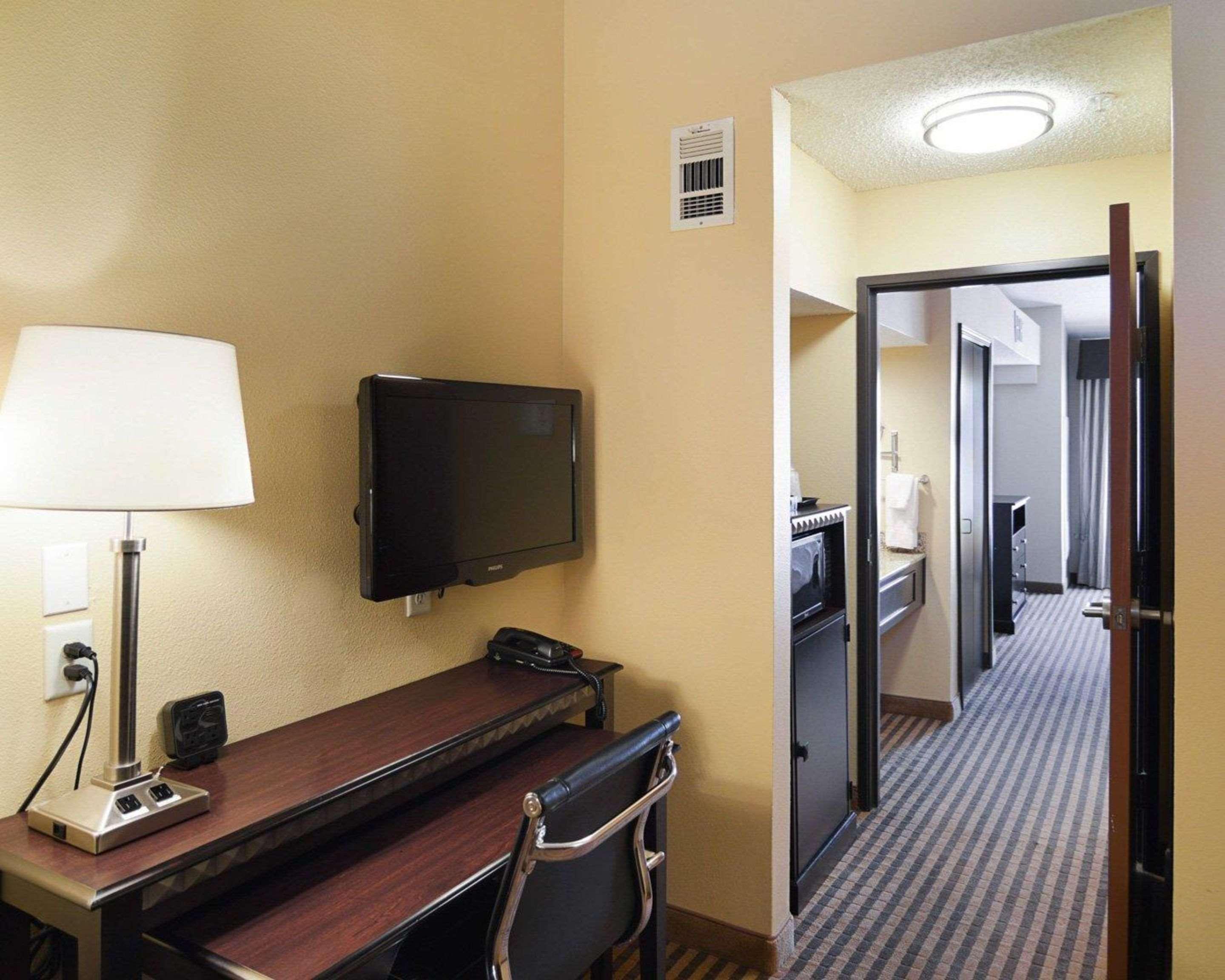 Comfort Suites Dfw Airport Ирвинг Экстерьер фото