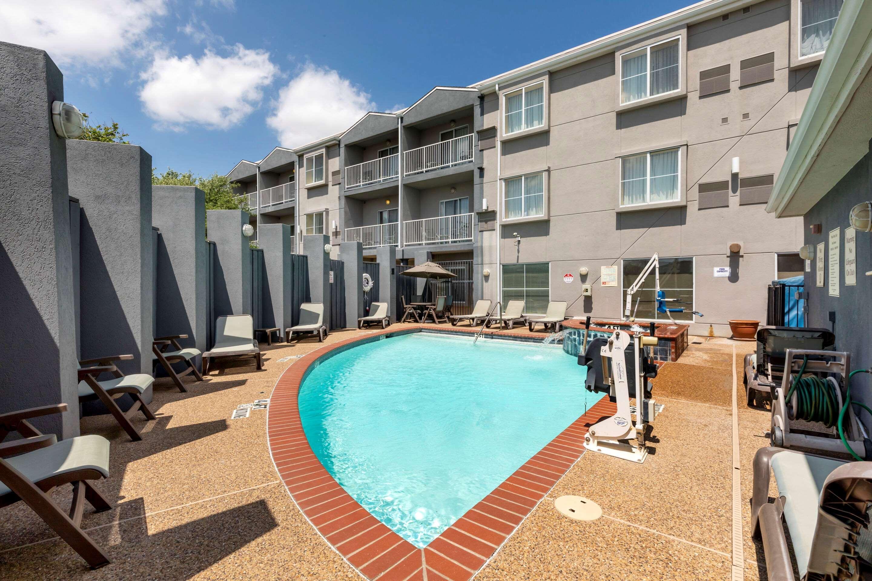 Comfort Suites Dfw Airport Ирвинг Экстерьер фото