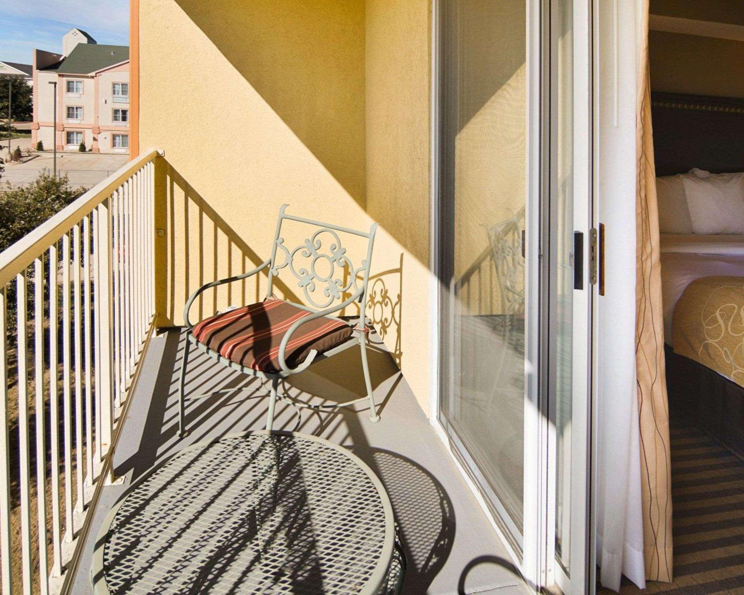Comfort Suites Dfw Airport Ирвинг Экстерьер фото