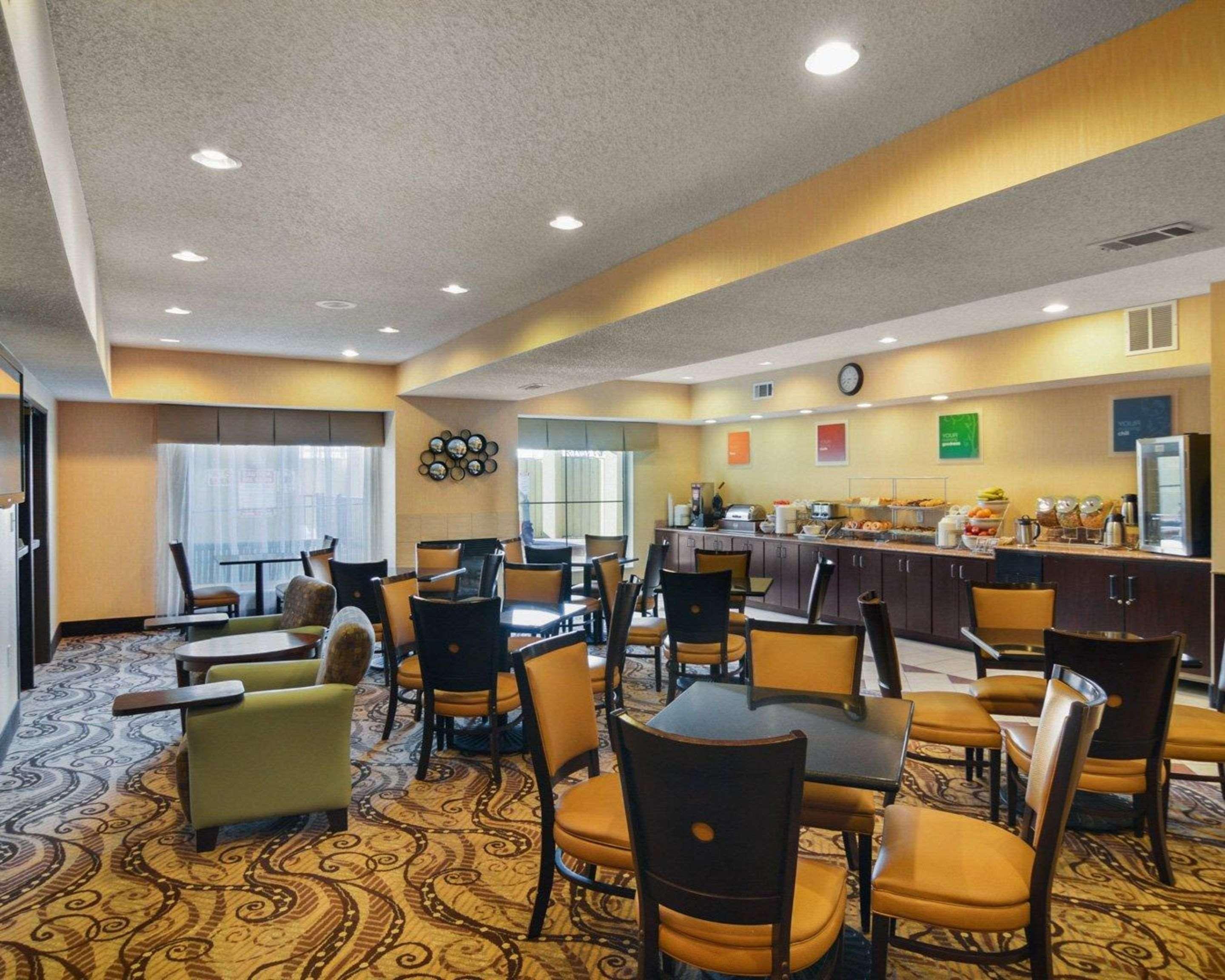 Comfort Suites Dfw Airport Ирвинг Экстерьер фото