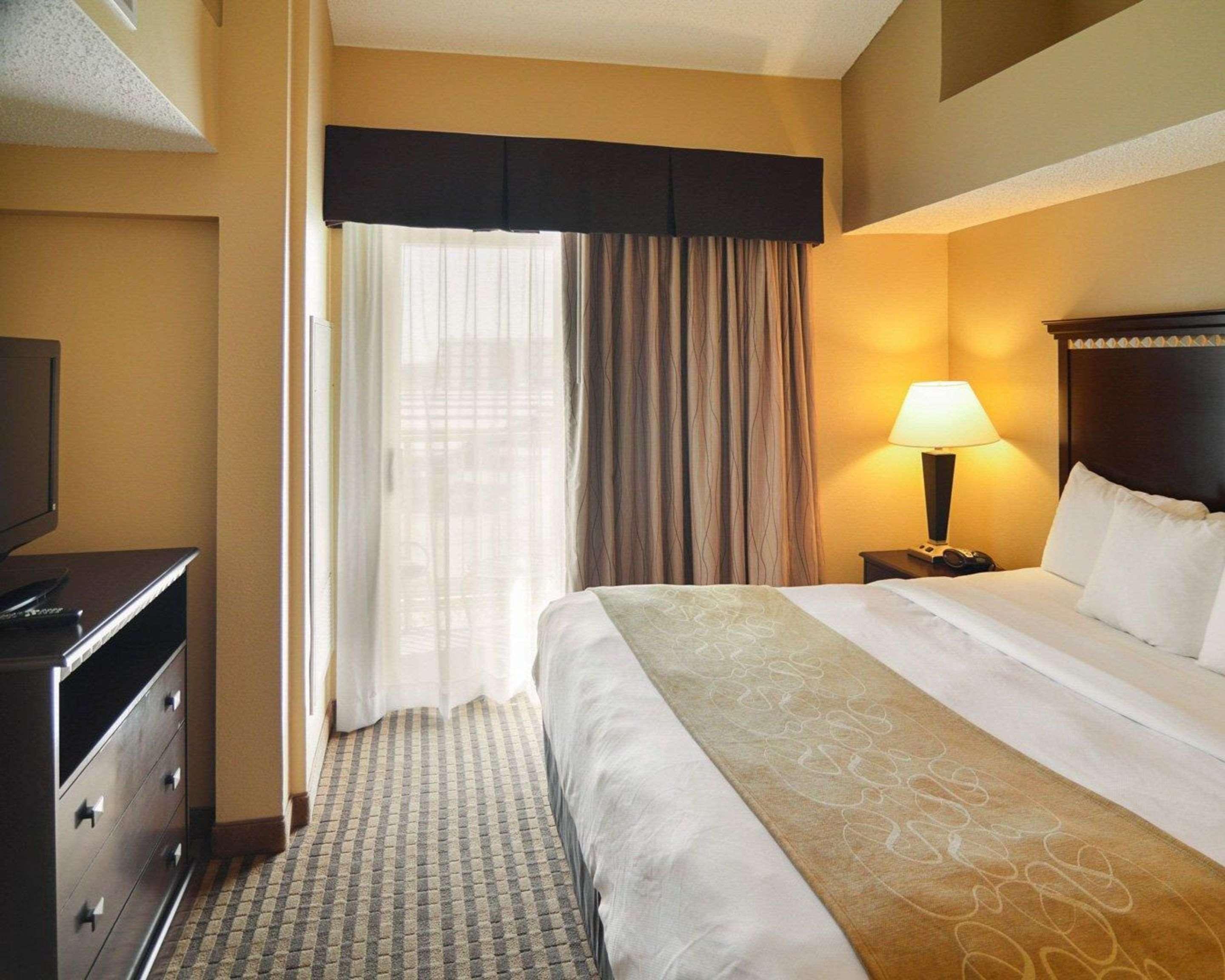Comfort Suites Dfw Airport Ирвинг Экстерьер фото