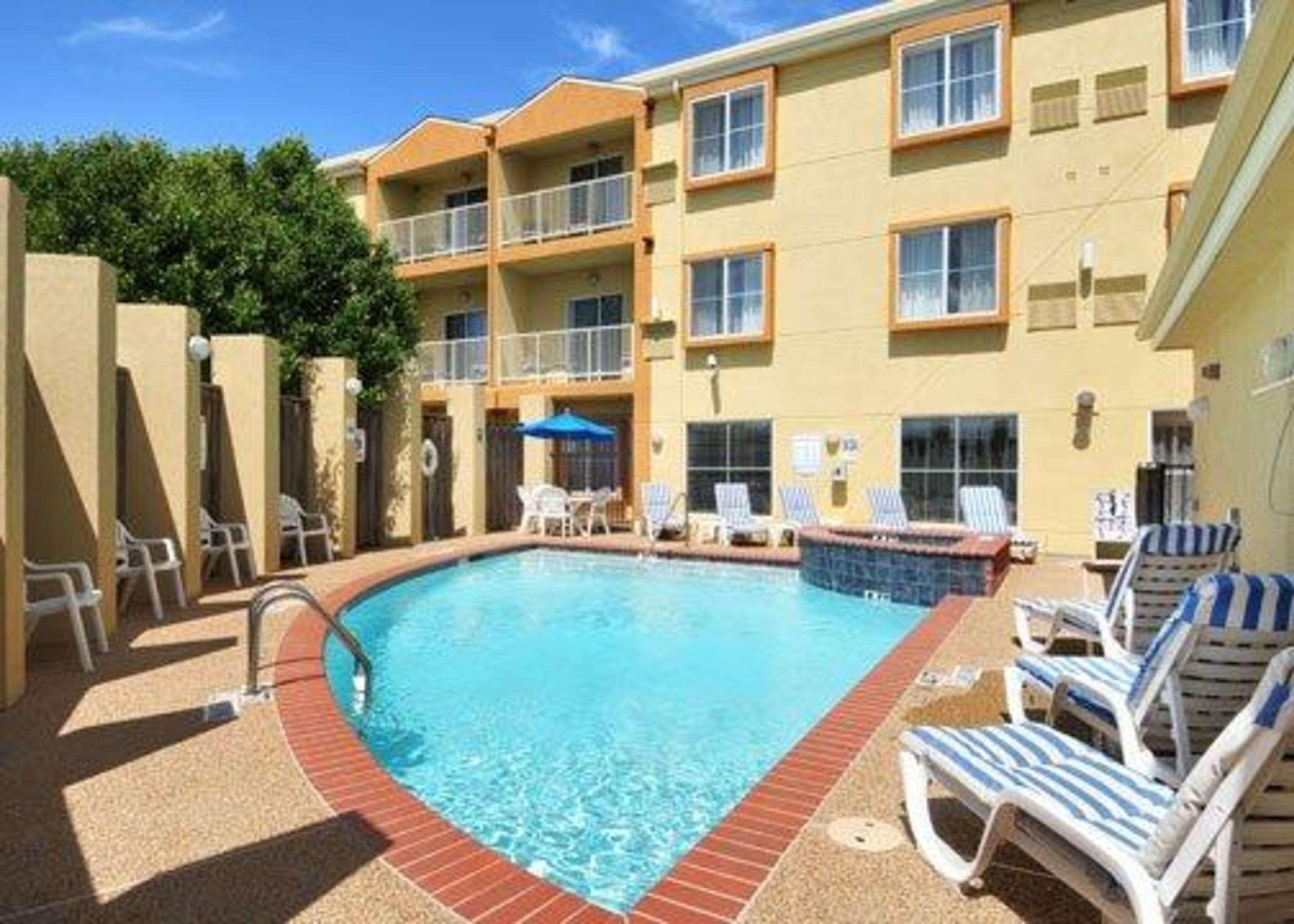 Comfort Suites Dfw Airport Ирвинг Экстерьер фото