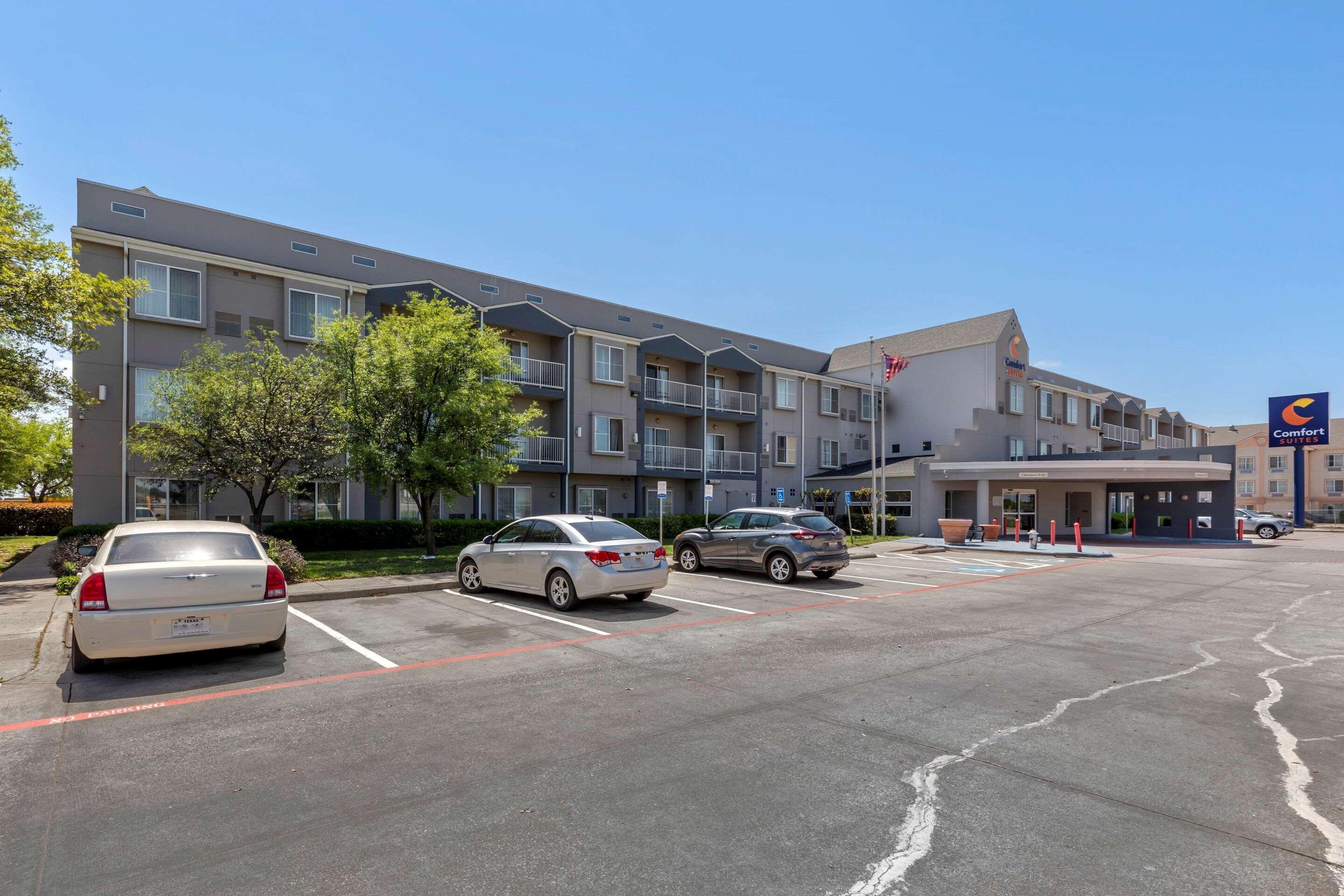 Comfort Suites Dfw Airport Ирвинг Экстерьер фото