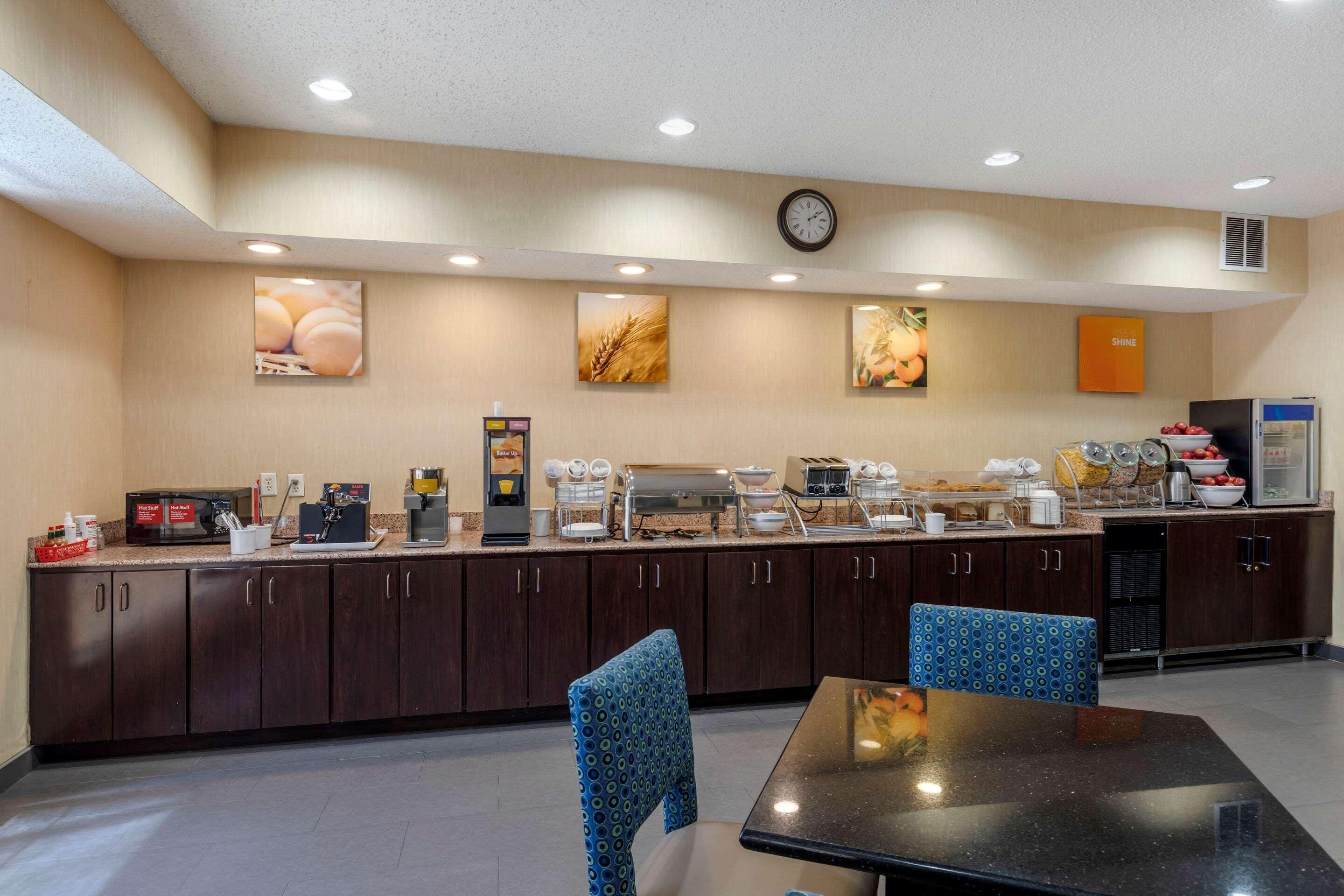 Comfort Suites Dfw Airport Ирвинг Экстерьер фото