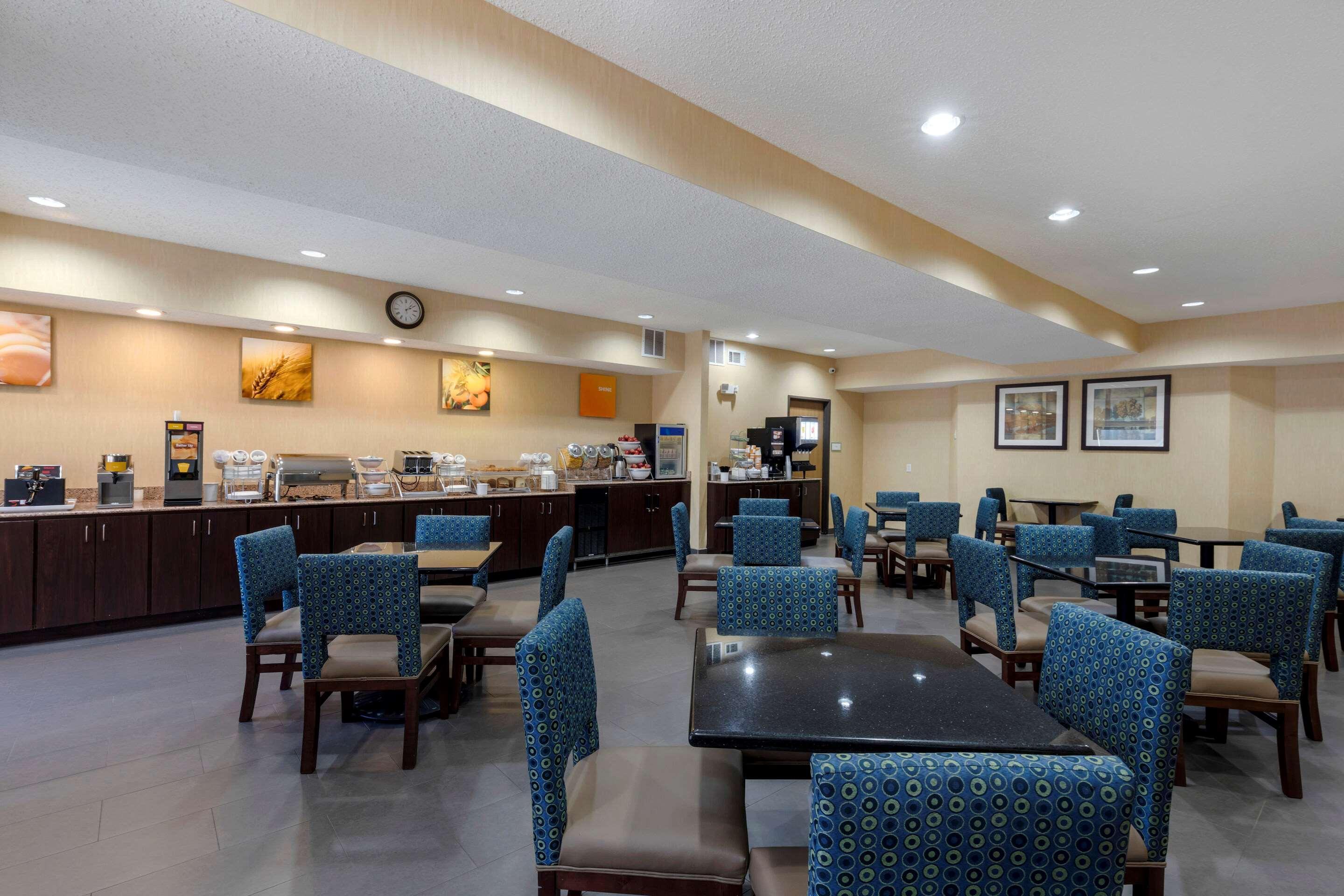 Comfort Suites Dfw Airport Ирвинг Экстерьер фото