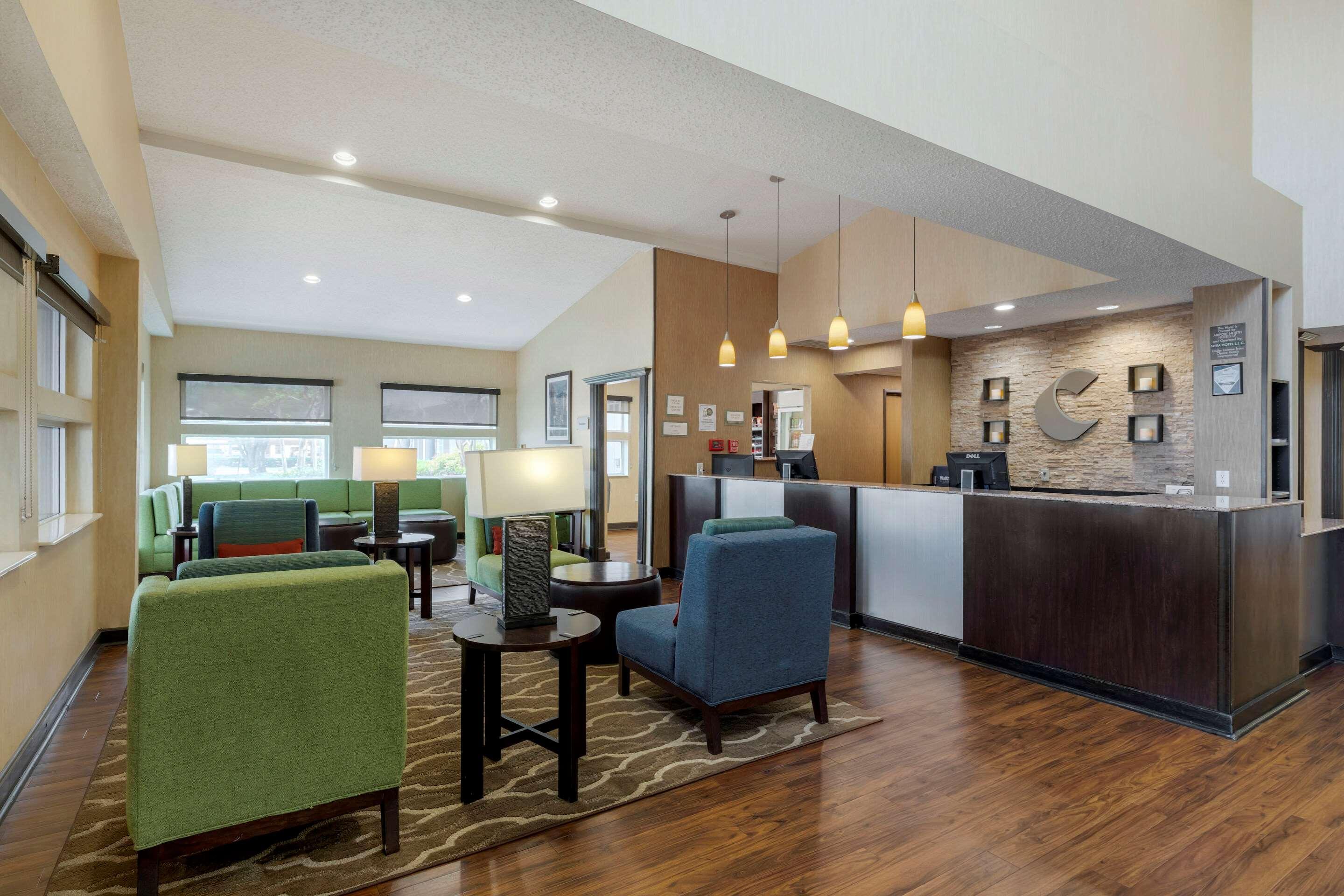 Comfort Suites Dfw Airport Ирвинг Экстерьер фото